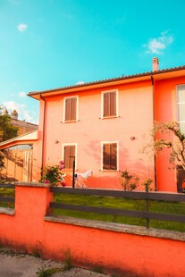 粉色温馨住宅外观