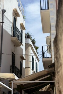 城市中错落的居民楼建筑