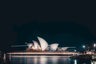 悉尼歌剧院夜景璀璨
