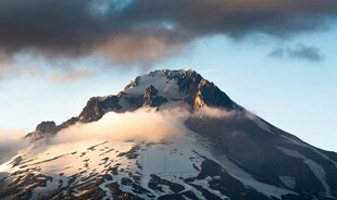 雪山壮丽美景