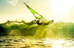 海上帆板运动精彩瞬间