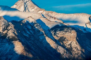 壮丽巍峨的高山景观