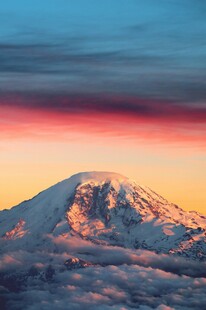 壮丽雪山日出美景