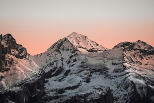 雪山壮丽黄昏美景