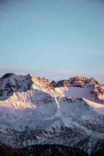 雪山壮丽日出美景