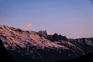 雪山暮色美景