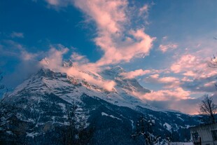 雪山晚霞美景