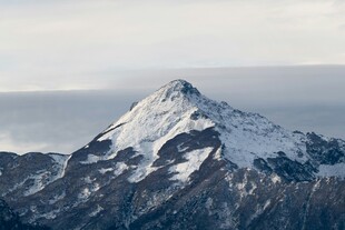 巍峨雪山壮丽景致