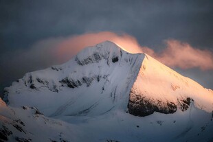 雪山壮丽日出美景
