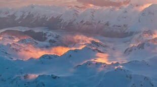 雪山壮丽霞光美景