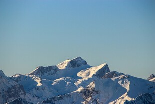 巍峨雪山
