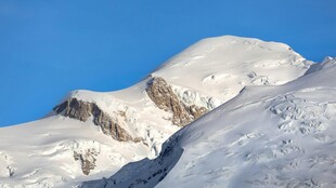 雪山壮丽景致