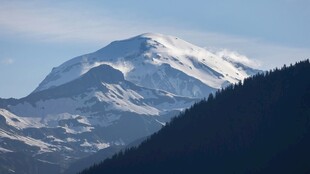 壮丽雪山景观