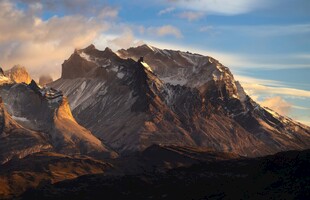 壮丽雪山日出美景