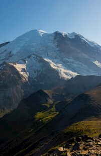 巍峨雪山壮丽景致