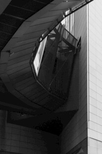 黑白建筑独特几何结构