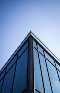 现代玻璃建筑的独特视角