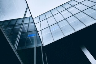 现代玻璃建筑外观