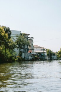 河畔民居