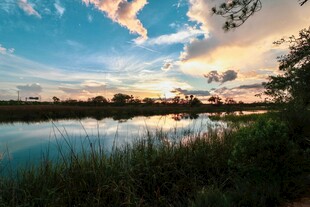 湖畔黄昏美景