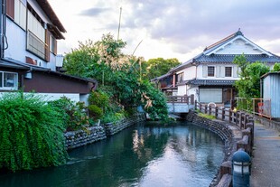日式水乡小巷风景