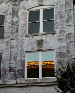古老石砌建筑的窗户景观