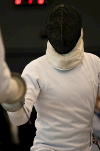 击剑运动员赛场英姿