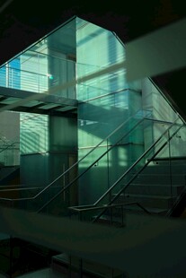 现代玻璃楼梯建筑景观