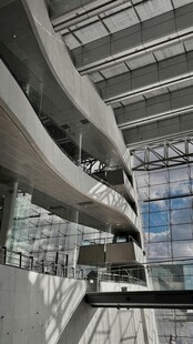 现代建筑内部独特空间结构