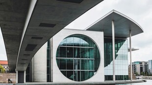 现代建筑独特圆形外观