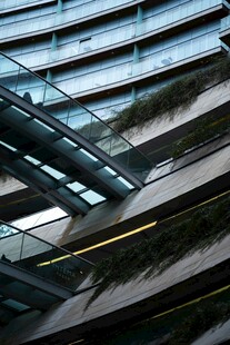 现代建筑的绿植装饰景观