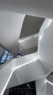 现代建筑内部独特空间设计