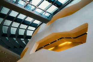 现代建筑内部独特空间设计