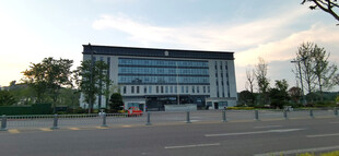 现代风格办公大楼外观