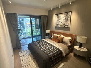 现代简约风温馨卧室空间