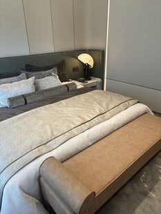 现代简约风格卧室床铺