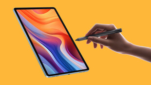 手持笔操作的平板电脑样机