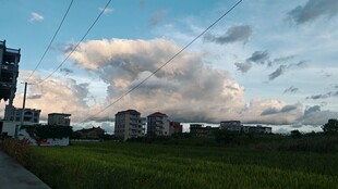 乡村傍晚田野与天空美景