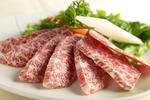 新鲜牛肉片摆盘展示