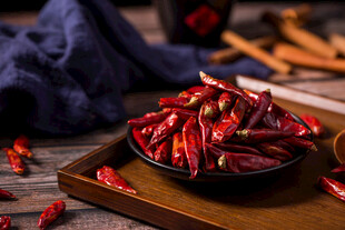 盘中红辣椒