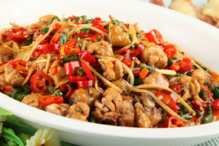 香辣美味的特色炒兔肉