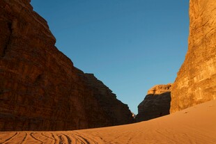 沙漠峡谷壮丽风光