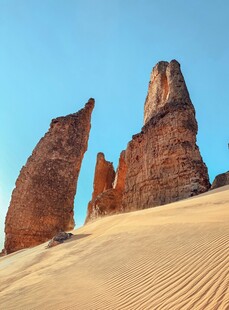 沙漠中的奇特岩石景观