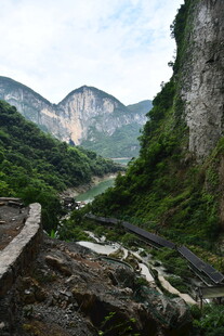 山间河谷风景