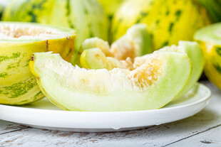 新鲜切开的美味甜瓜