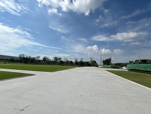 空旷平坦的户外场地