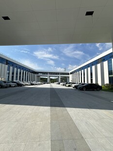 现代建筑开阔户外空间