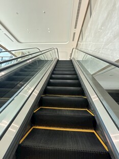 空旷自动扶梯