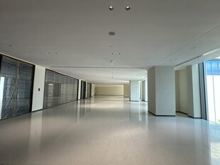 空旷现代风室内大厅空间