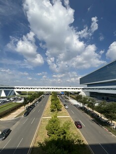 城市道路与现代建筑景观